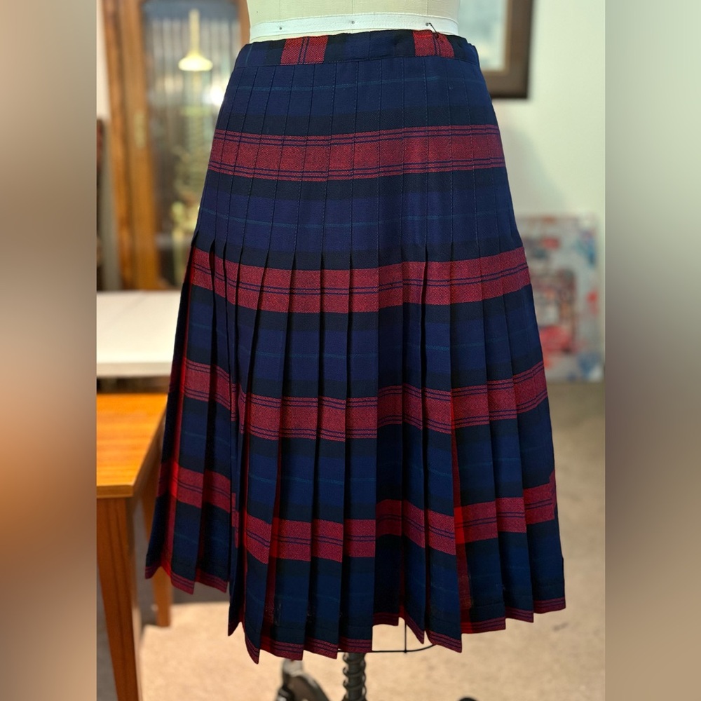 Vintage Highland Queen Red & Navy Plaid Tartan Wool Skirt